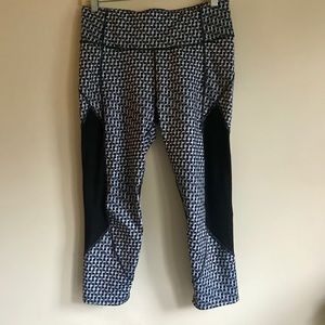 Athleta Capri Pants Medium Black White